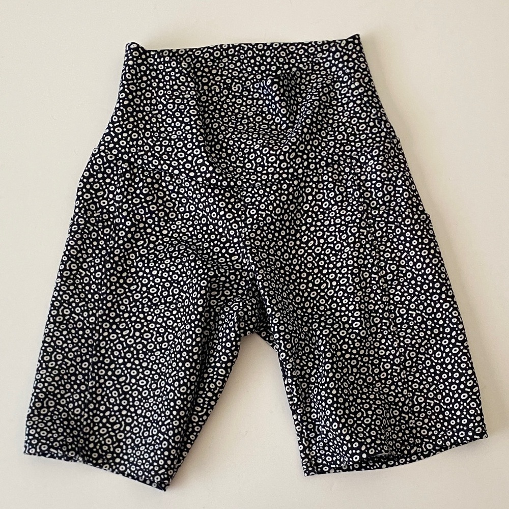 Waterlust spotted eagle ray bike shorts black white XS recycled plastic